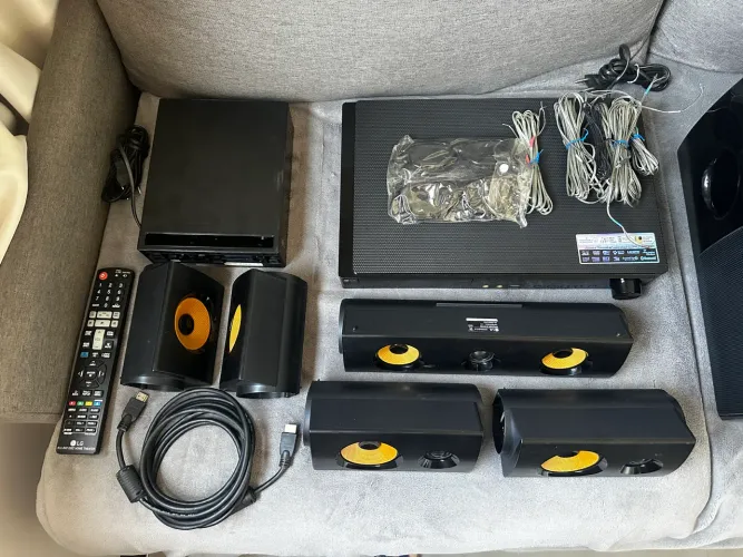3D Blu-ray DVD Home Theater system LG- LB725W