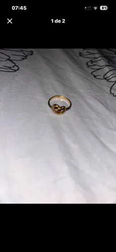 Anel de ouro de coração cravejado de diamante branco