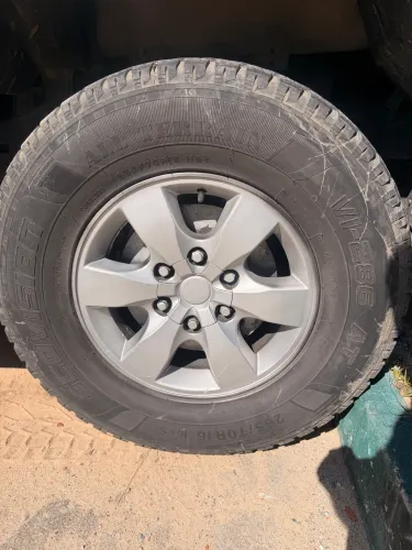 Rodas aro 16 Hilux com pneus