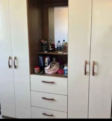 Vendo Guarda Roupa (valor sujeito a negociação)