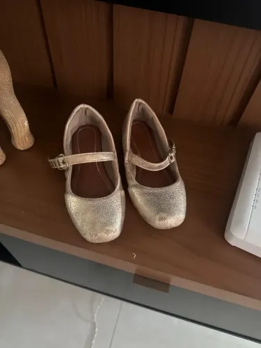 Sapatilha dourada