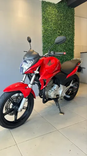 HONDA CB300 IMPECÁVEL