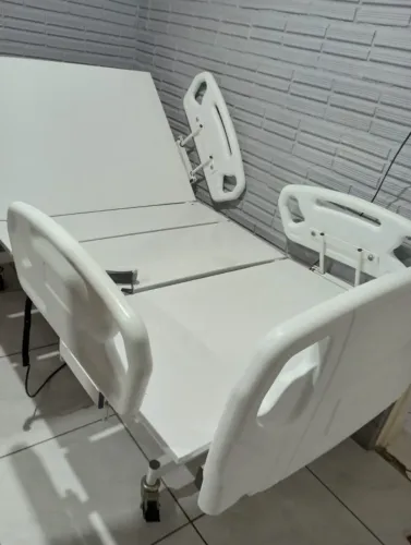 Cama hospitalar eletrica articulada- modelo Fowler