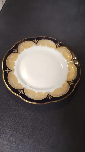 Prato de porcelana antigo