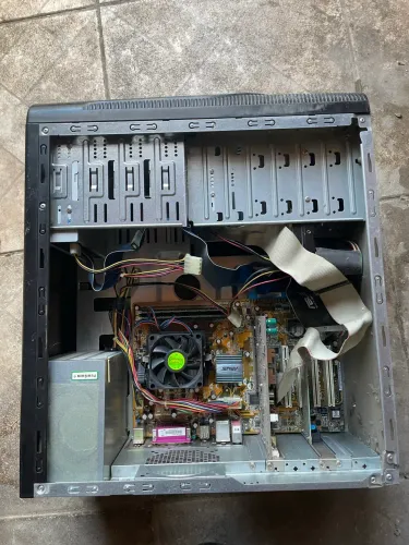 Vendo cpu para peças