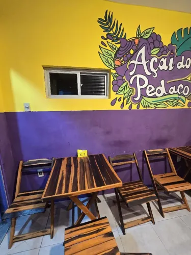 Conjunto de mesa e 4 cadeiras