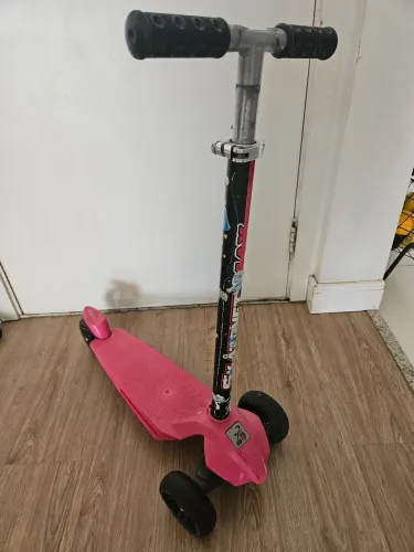 Patinete infantil Bandeirante (3 rodas e altura ajustável)