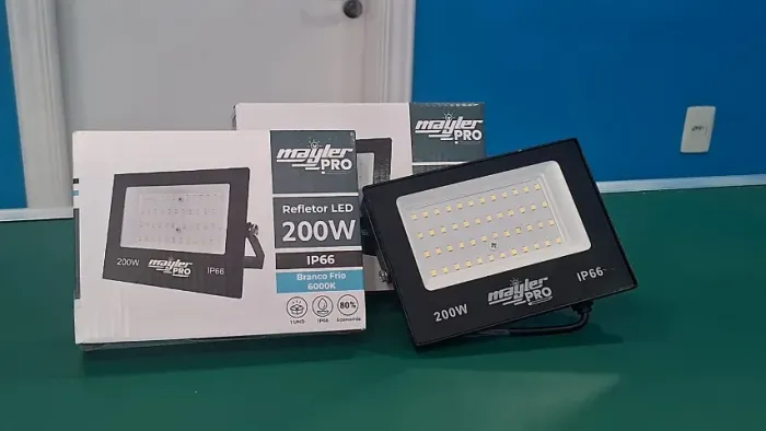 ? Oferta Relâmpago: Kit com 2 Refletores LED 200W por R$100!