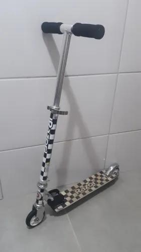 Patinete infantil dobrável Razor "A" quadriculado de alumínio