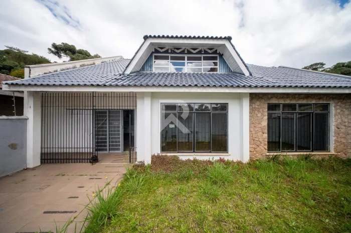 Casa com Amplo Terreno à Venda, 180 m² - Santo Inácio - Curitiba/PR