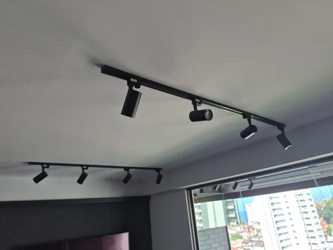 Vendo 3 trilhos de iluminação com spots!