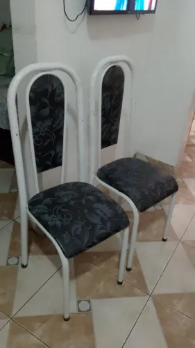 Vende-se 4 cadeiras em bom estado 