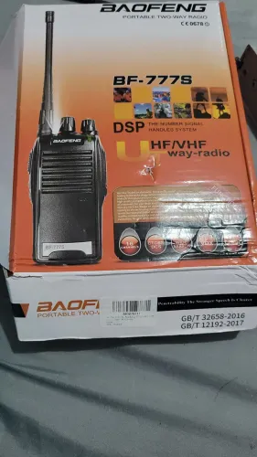 RADIO COMUNICADOR PORTÁTIL 