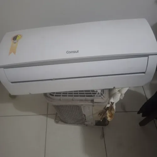 Ar condicionado 9 mol bt para venda e retirada em jardim camburi urgente!! Aceito cartão