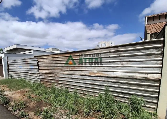 TERRENO COM 372M² A VENDA NA REGIÃO LESTE DE LONDRINA.