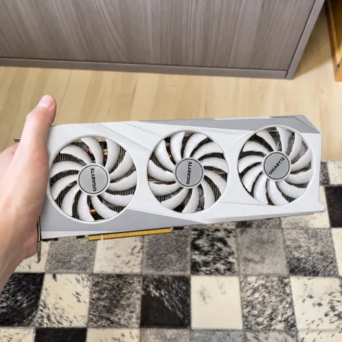 RX 7600 GIGABYTE 8GB BRANCA