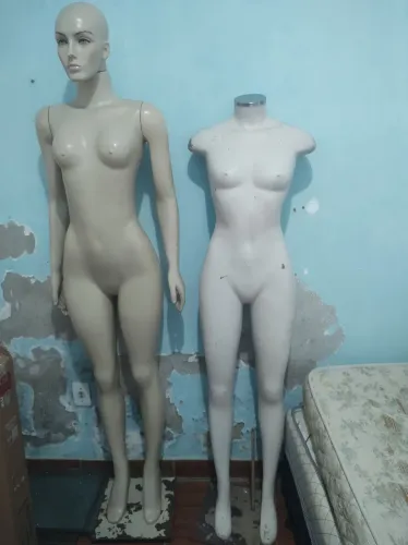 Vendo manequim de loja