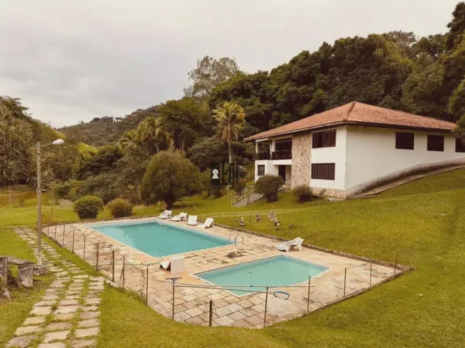 Sítio com 6 quartos, 5 hectares, à venda por R$ 2.500.000- Centro - Simão Pereira/MG