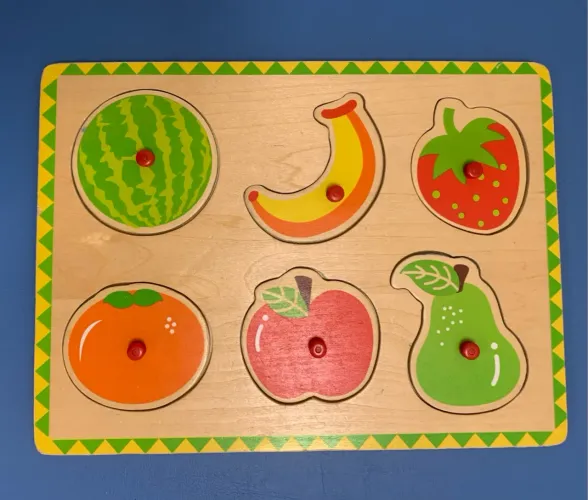 Brinquedo Pedagico de Madeira Encaixe com pinos - FRUTAS Montessori