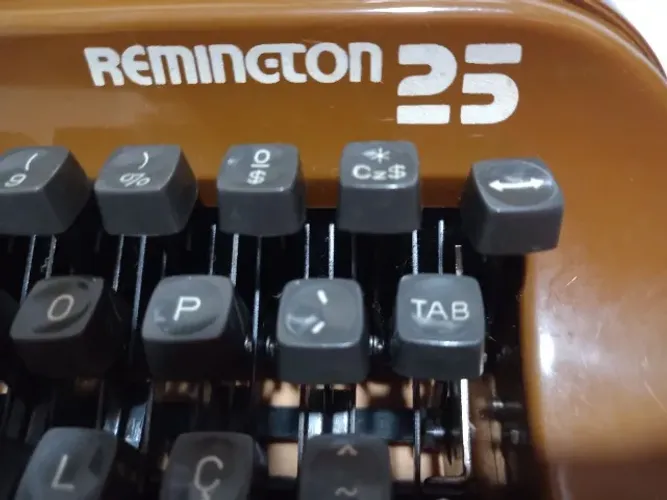 Máquina de escrever remington 25