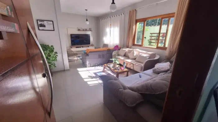 Casa - Jardim Santa Maria - Jacareí - 3 Dormitórios - 180m² - Estuda Permuta.