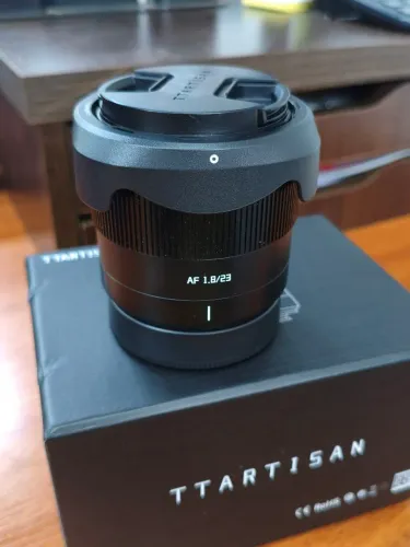 Lente TTartisan 23mm F1.8 AF