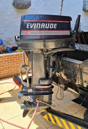 Motor de barco Evinrude 25 pra ir embora 4000