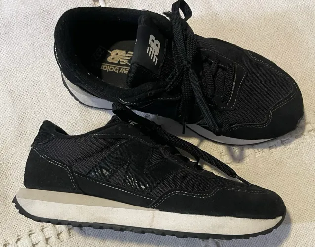 Tênis NB feminino