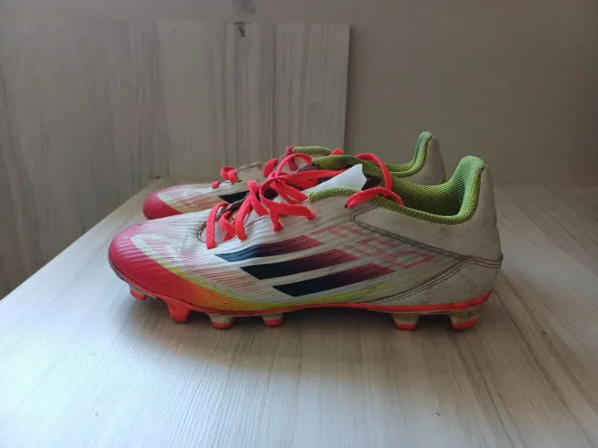Chuteira de Campo Adidas F50 Branco/Rosa - Trava Fixa Original