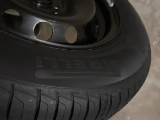 Pneu com roda 175/70R14