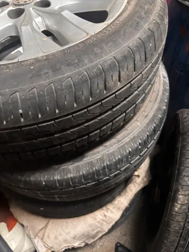 Jogo de Rodas Originais Toyota Aro 17 com Pneus 215/50 R17