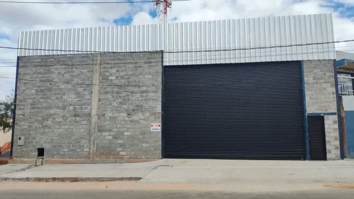 Galpão Comercial para Venda em Montes Claros (Bairro Independência) 387 m²