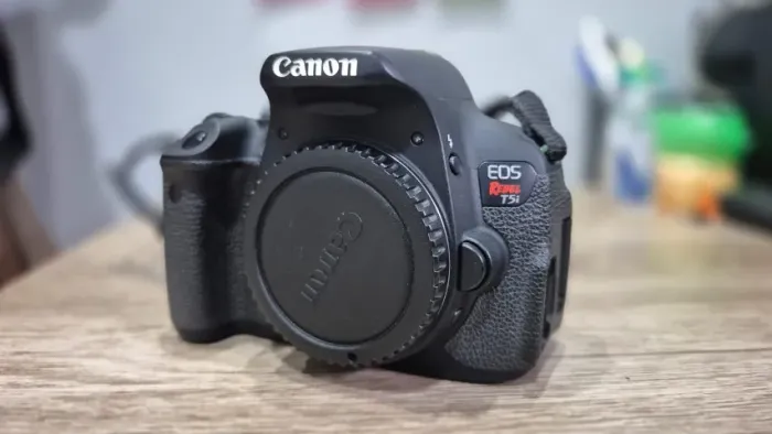 Camera Canon T5i (Corpo) + 2 baterias + carregador