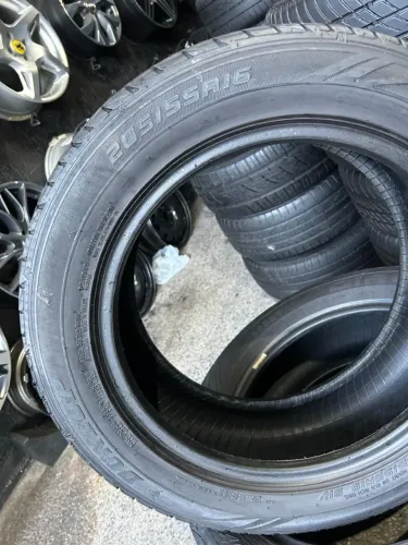 Pneus 205/55/16 Dunlop estado de novo por 250$ cada instalados