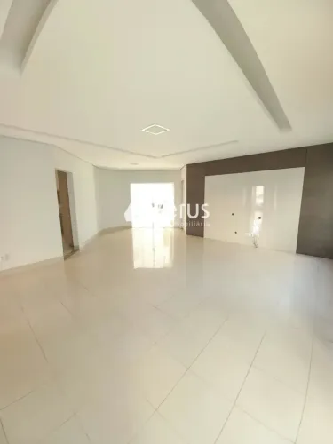 CASA EM CONDOMÍNIO para aluguel, 3 quartos, 1 suíte, 2 vagas, ACLIMACAO - Uberlândia/MG