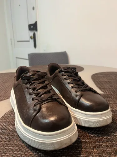Tênis casual de couro