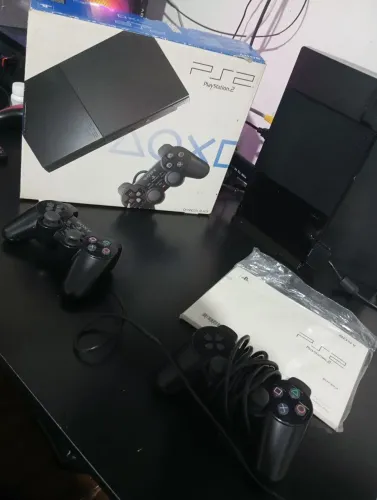 Playstation 2 com 2 controles