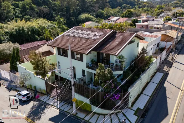 Sobrado para venda em Jardim Itália com 4 quartos, sendo 2 suítes, 514m²