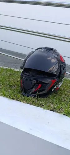Capacete stealthhawk novo pouco tempo de uso, acompanha 3 viseiras, 2originais e uma black
