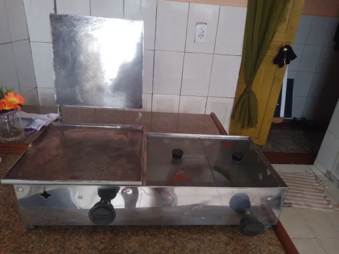 Chapa a gás com prensa,churrasqueira a bafo de marca pro gás.modelo industrial .