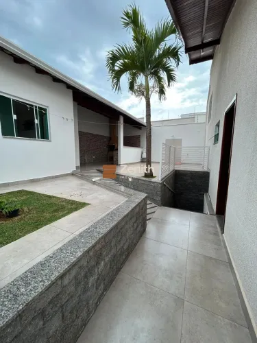 Casa à venda com 4 quartos - Bairro Santa Rita 1