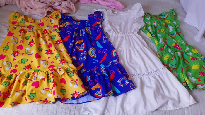 3 vestidos e 1 conjunto