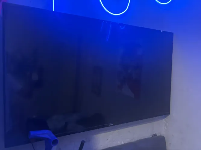 Televisão Samsung quebrada