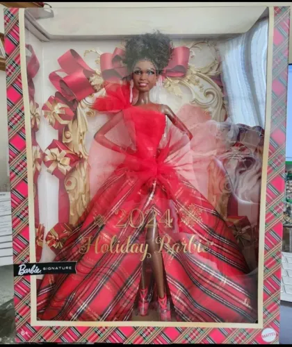 BONECA BARBIE NEGRA HOLIDAY 2024 NOVA LACRADA