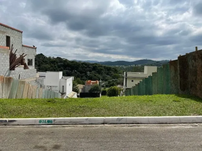 Terreno com 360 m2, Condomínio Valville 2 - Santana de Parnaíba - SP