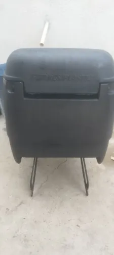 Baú 90 litros com suporte 