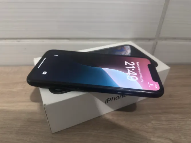 IPHONE XR COM CAIXA