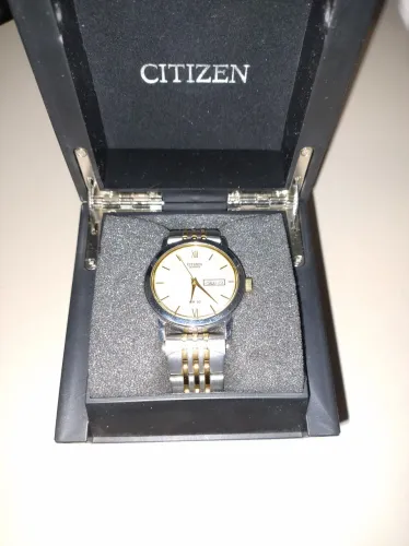 Relógio Citizen retrô dourado (com manual e nota fiscal).
