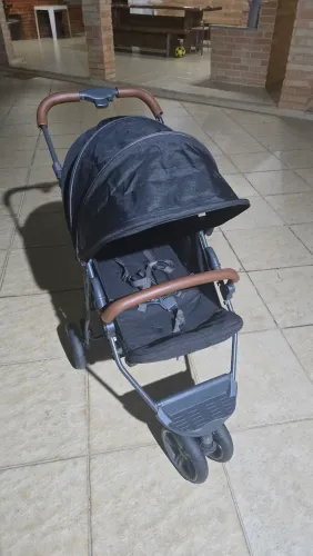 Carrinho de bebê Semi Novo