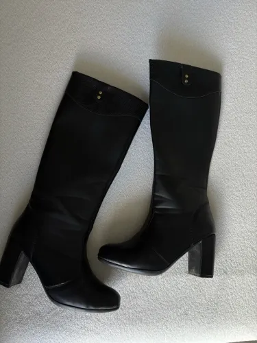 Bota de salto cano alto